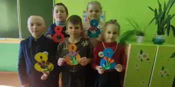 Поздравление мам с праздником от 2 класса