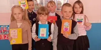 В первом классе прошёл тёплый и трогательный творческий час "Подарок для самой любимой", приуроченный ко Дню матери в рамках Недели родительской любви